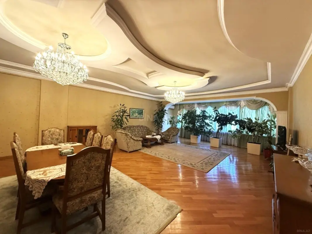Satılır 4 otaqlı mənzil 220 m²