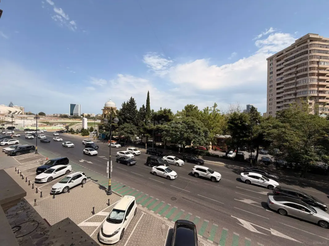 Satılır 4 otaqlı mənzil 110 m²