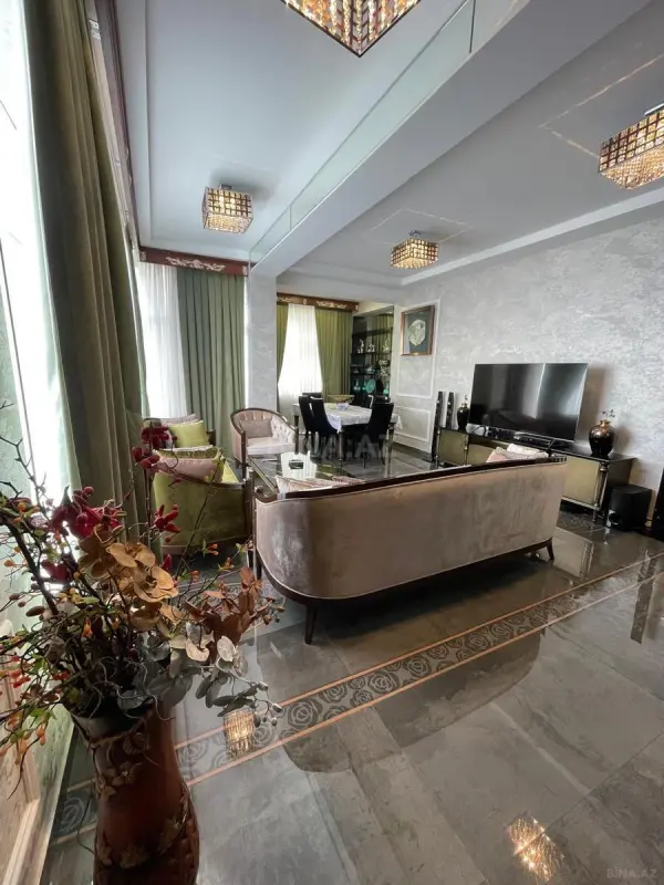Satılır 7 otaqlı mənzil 280 m²