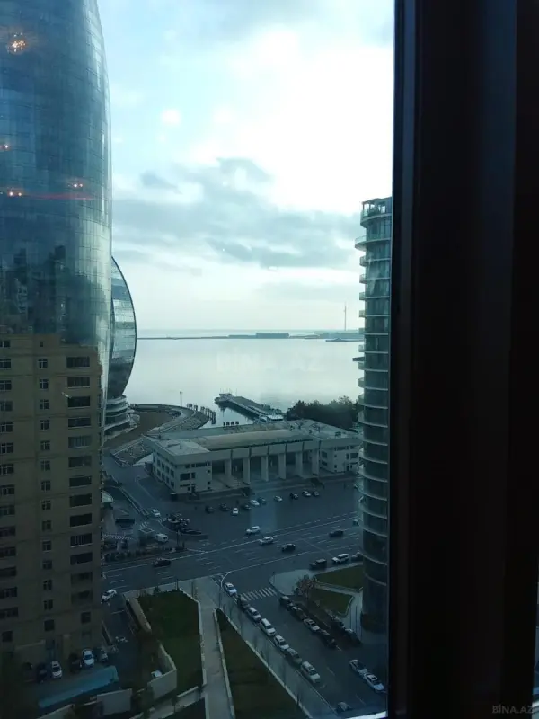 Kirayə verilir 4 otaqlı mənzil 210 m²