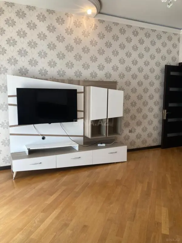 Kirayə verilir 4 otaqlı mənzil 160 m²