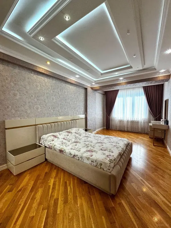 Satılır 3 otaqlı mənzil 133 m²
