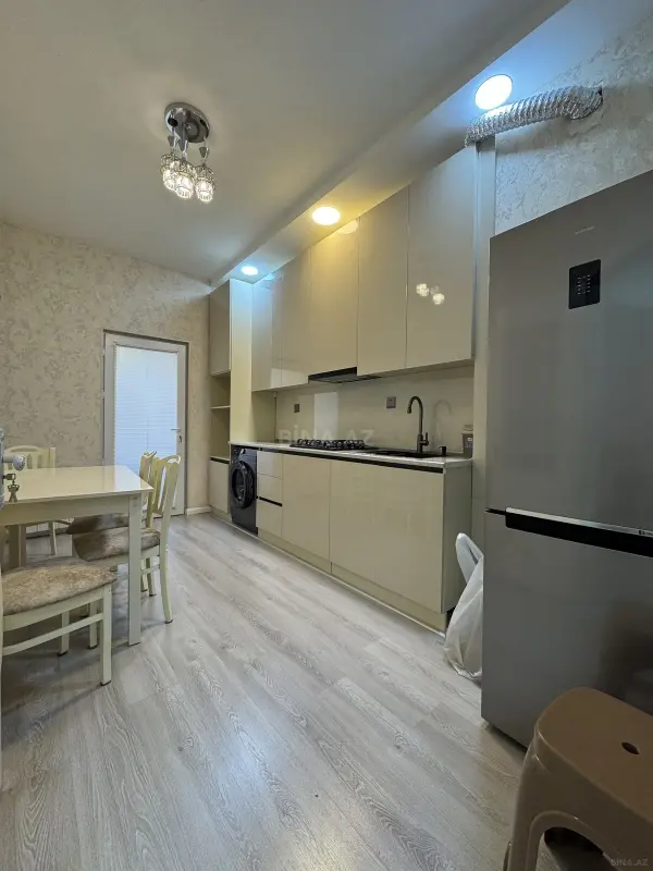 Kirayə verilir 2 otaqlı mənzil 85 m²