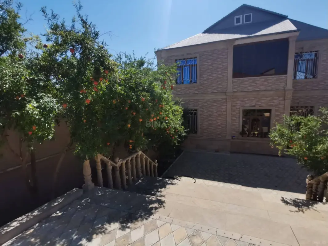 Satılır 6 otaqlı həyət evi 200 m²