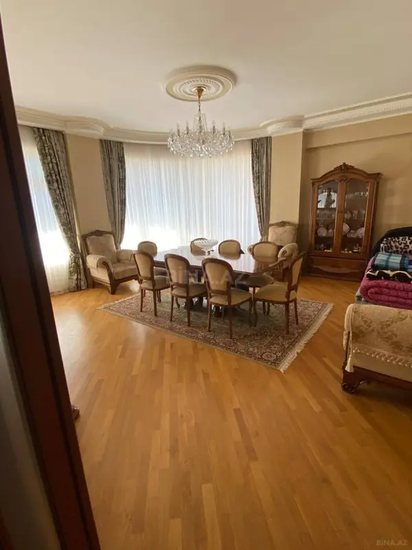 Satılır 4 otaqlı mənzil 198 m²