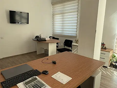 Kirayə verilir 3 otaqlı ofis 100 m² — Bakı, Memar Əcəmi yanı 3 otaq 100.00 m²