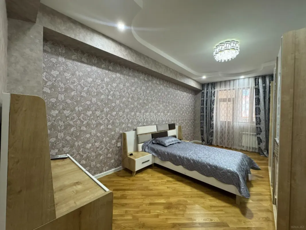 Satılır 3 otaqlı mənzil 135 m²