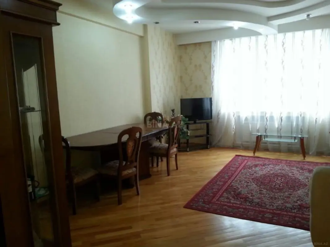 Kirayə verilir 2 otaqlı mənzil 97 m²