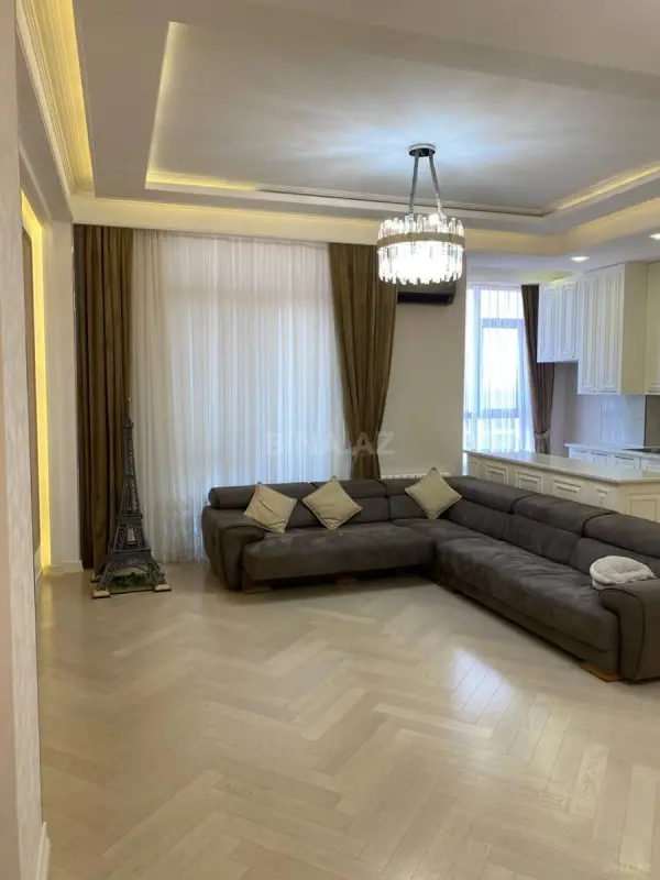 Satılır 3 otaqlı mənzil 120 m²