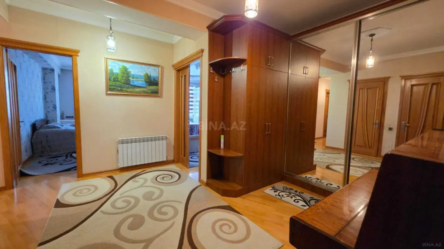 Kirayə verilir 3 otaqlı mənzil 148 m²
