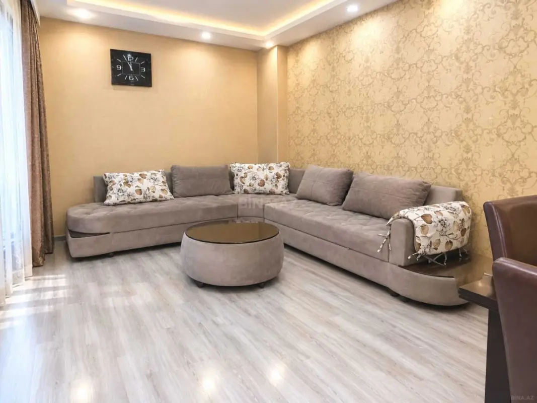 Kirayə verilir 2 otaqlı mənzil 66 m²