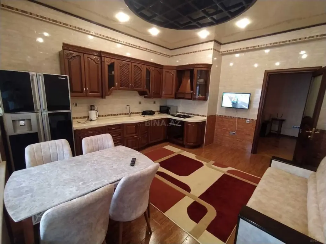 Kirayə verilir 5 otaqlı mənzil 221 m²