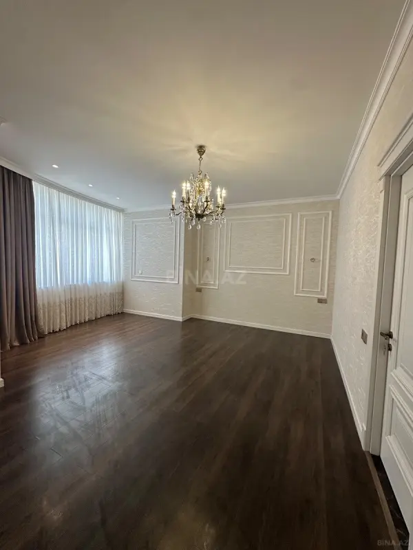 Satılır 5 otaqlı mənzil 290 m²