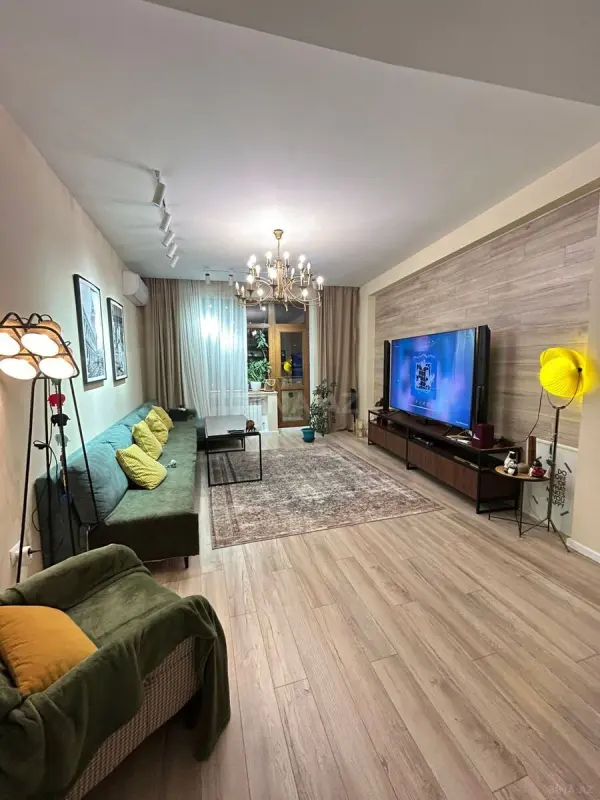 Kirayə verilir 2 otaqlı mənzil 100 m²