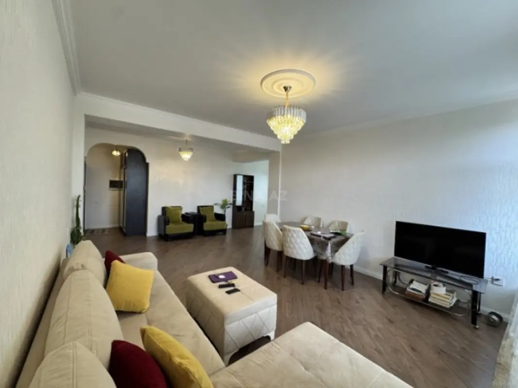 Satılır 2 otaqlı mənzil 95 m²