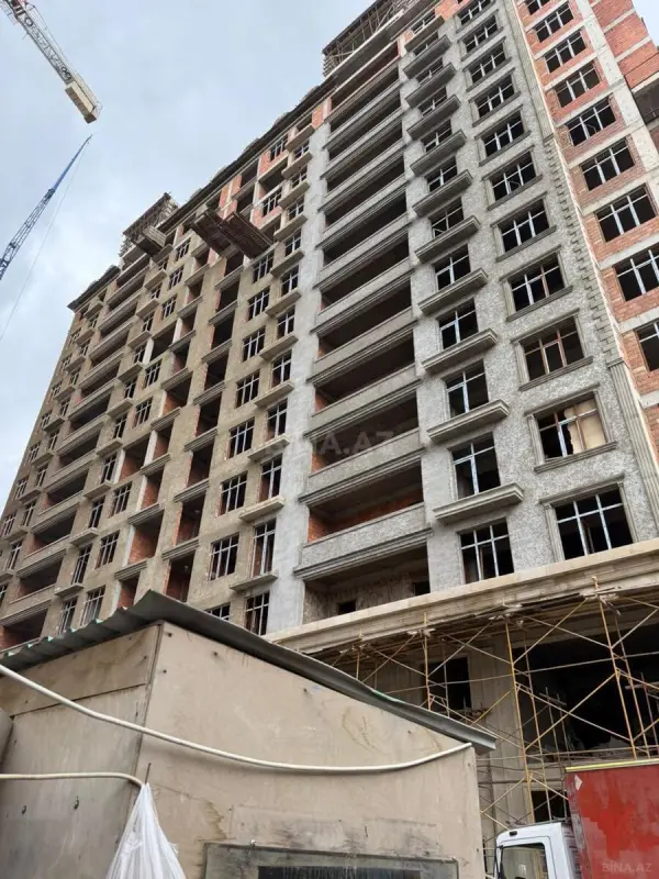 Satılır 4 otaqlı mənzil 166.6 m²