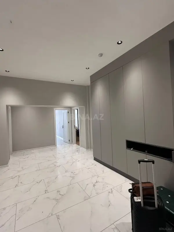 Satılır 2 otaqlı mənzil 117 m²