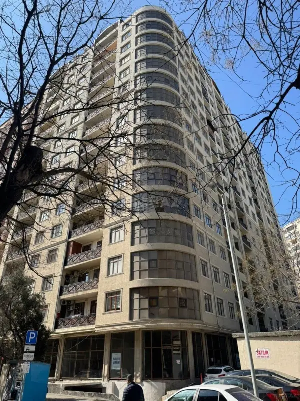 Satılır 3 otaqlı mənzil 177 m²