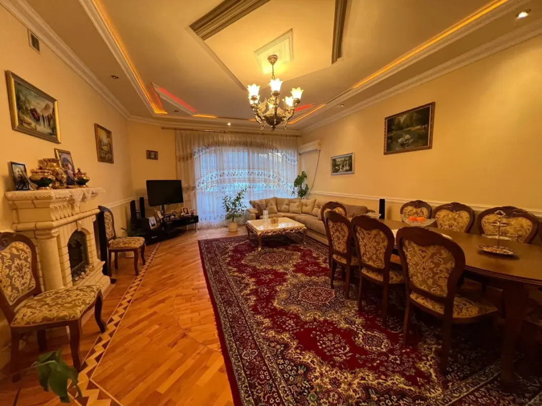 Satılır 7 otaqlı mənzil 420 m²