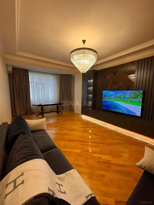 Satılır 3 otaqlı mənzil 140 m²