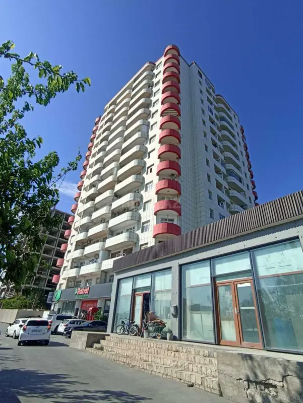 Satılır 3 otaqlı mənzil 133 m²