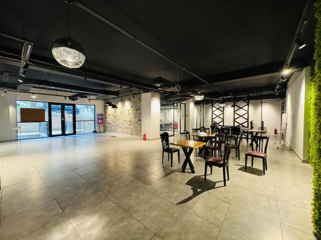 Satılır obyekt 412 m²