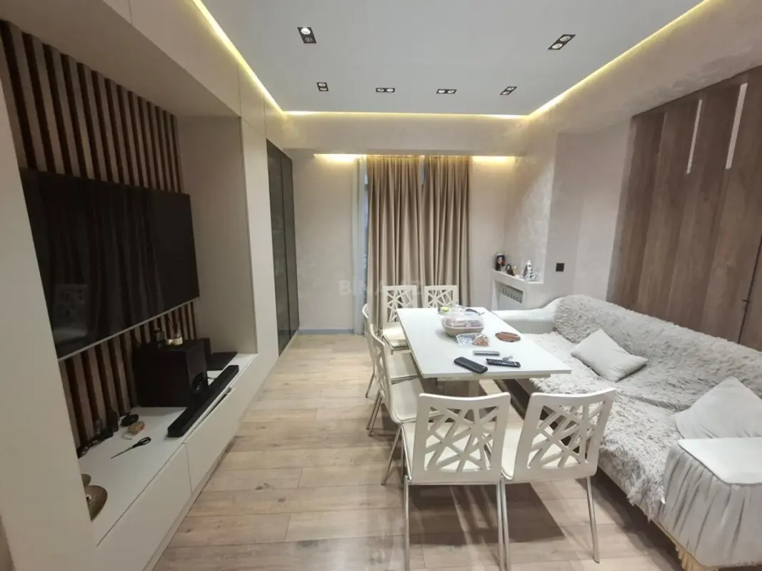 Satılır 2 otaqlı mənzil 64 m²