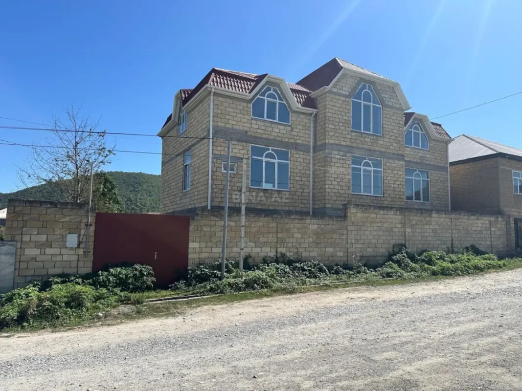 Satılır 8 otaqlı həyət evi 316 m²