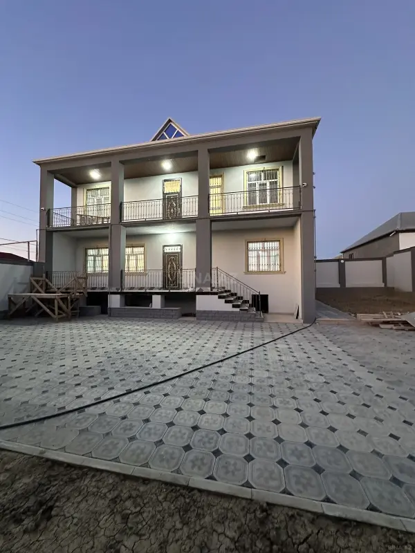 Satılır 6 otaqlı həyət evi 195 m²