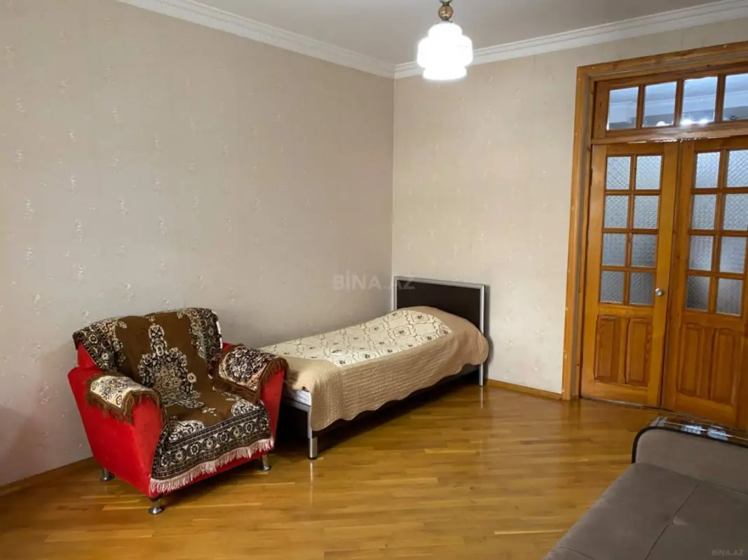 Kirayə verilir 5 otaqlı mənzil 135 m²