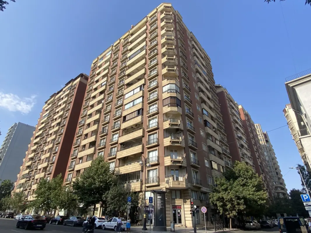 Satılır 3 otaqlı mənzil 95 m²