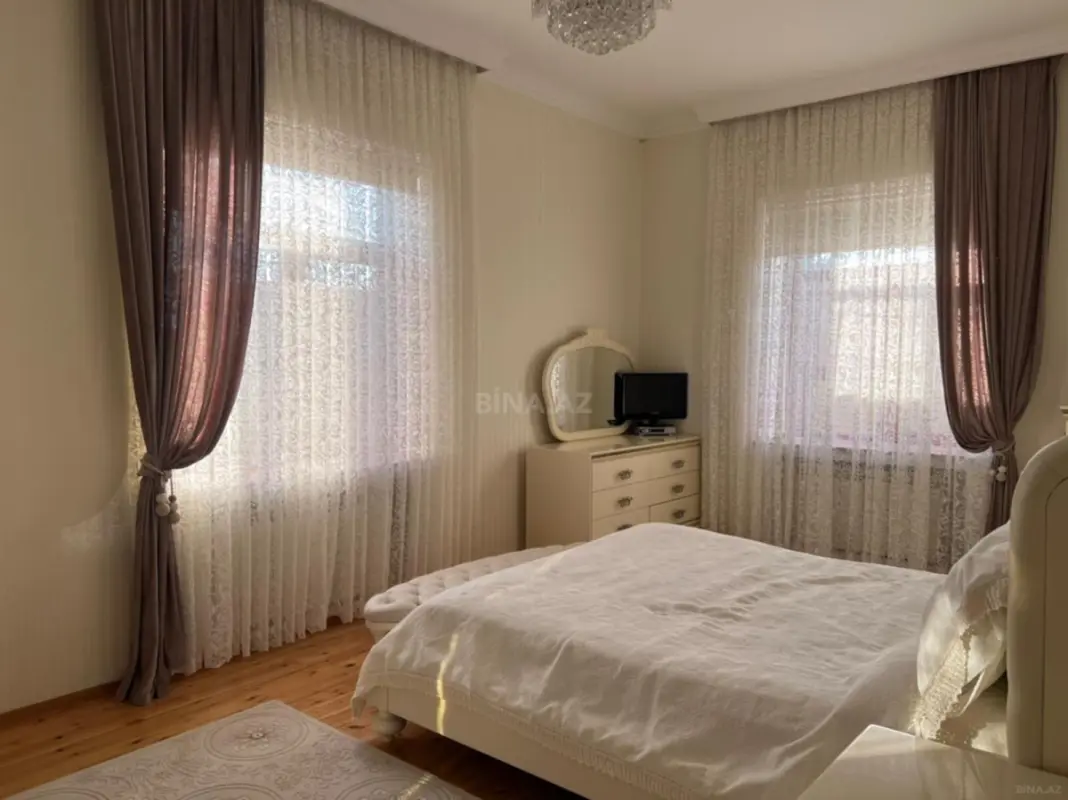 Satılır 4 otaqlı həyət evi 180 m²