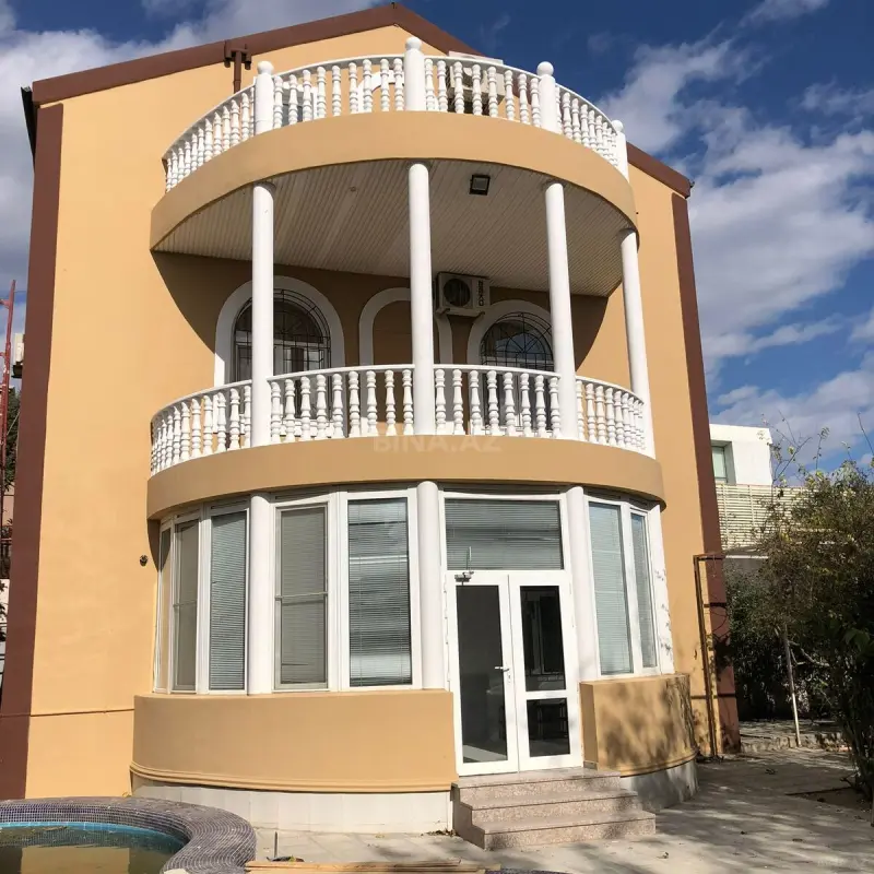Kirayə verilir 6 otaqlı həyət evi 300 m²
