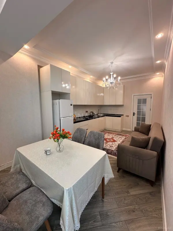 Kirayə verilir 2 otaqlı mənzil 60 m²