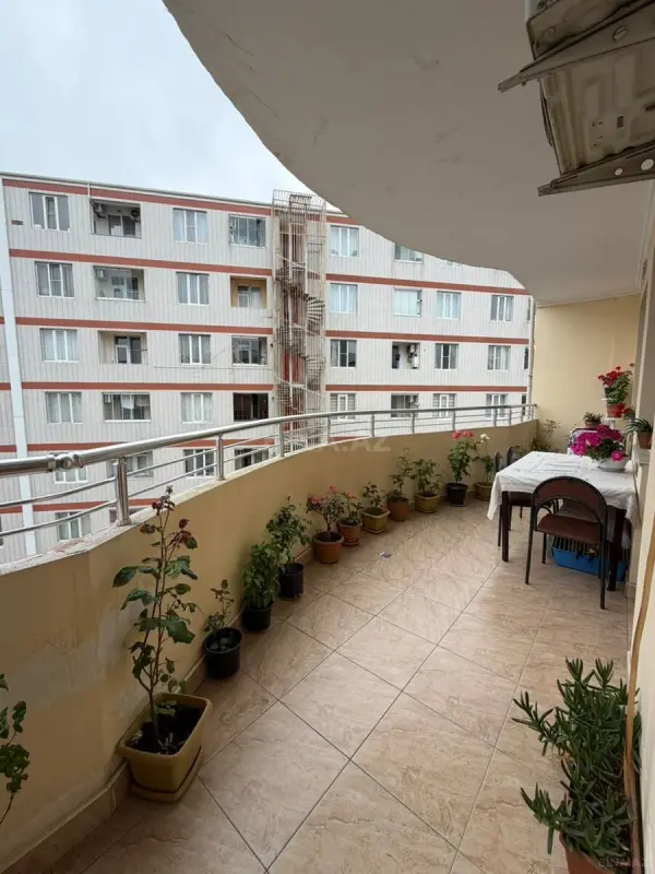 Satılır 4 otaqlı mənzil 210 m²