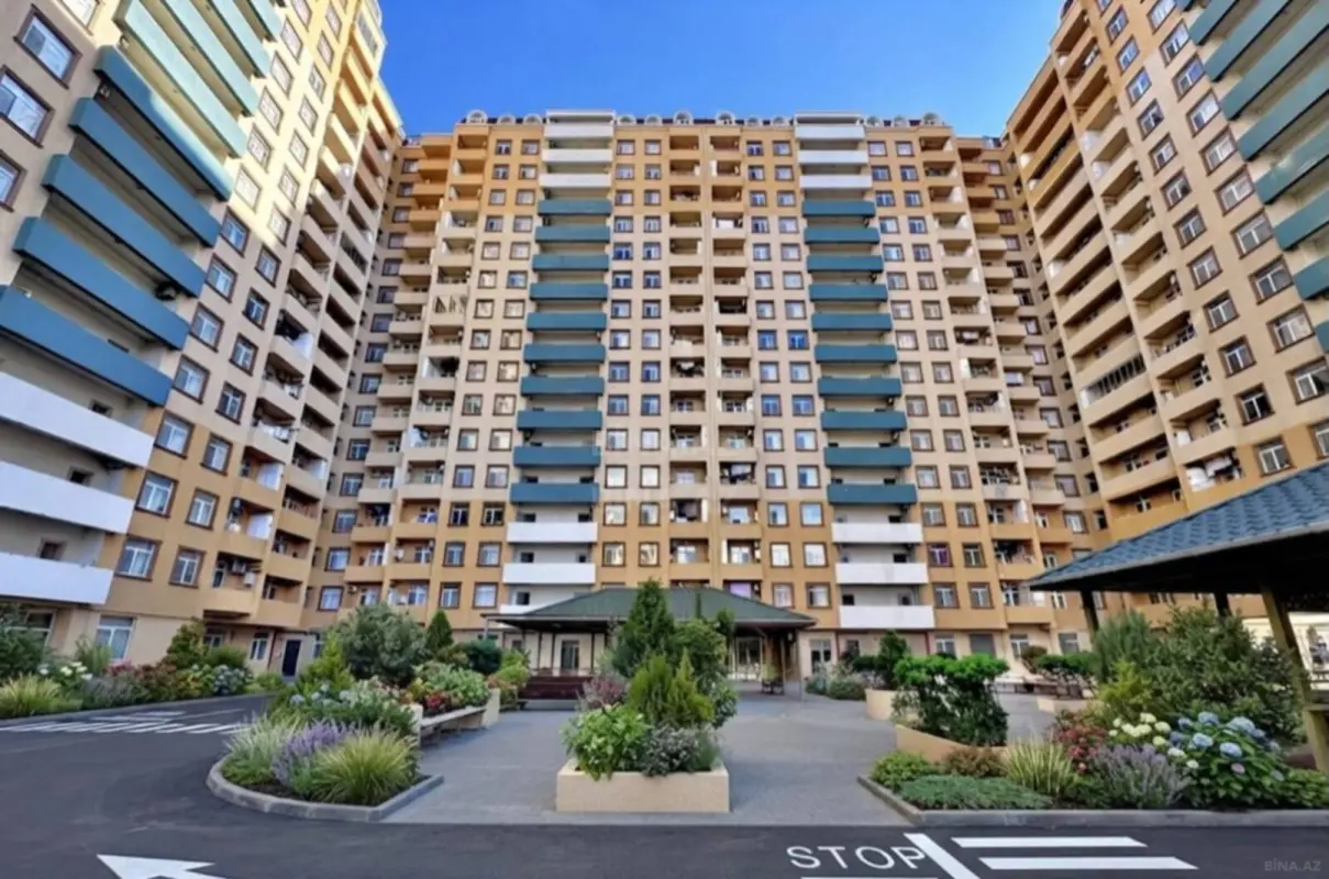 Kirayə verilir 4 otaqlı mənzil 141 m²