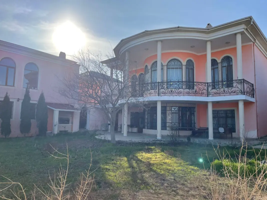 Kirayə verilir 8 otaqlı həyət evi 600 m²