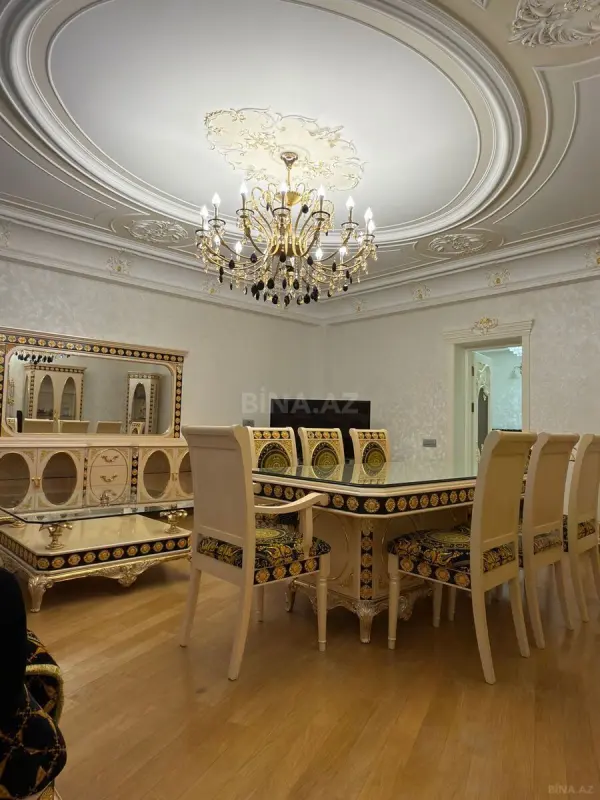 Satılır 4 otaqlı mənzil 190 m²