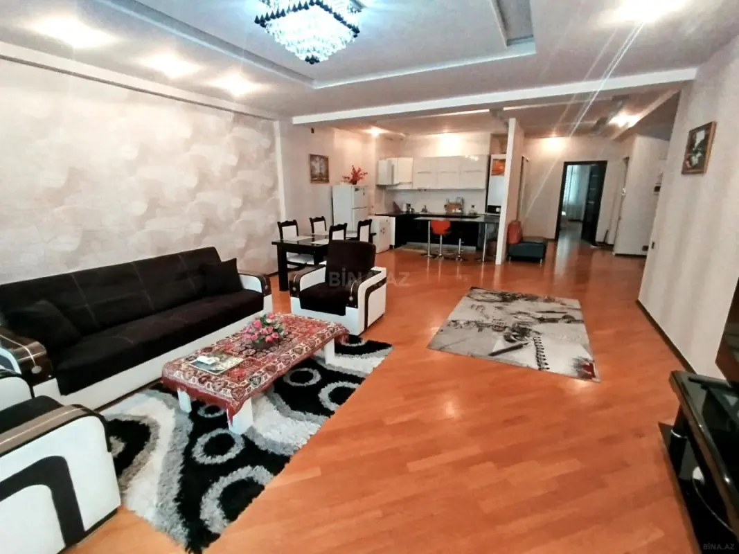 Kirayə verilir 3 otaqlı mənzil 130 m²