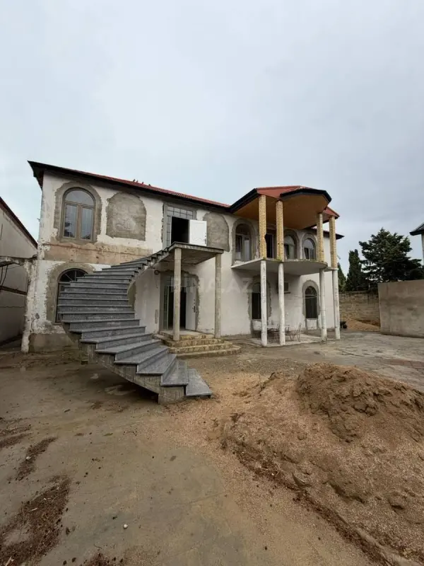 Satılır 7 otaqlı həyət evi 250 m²