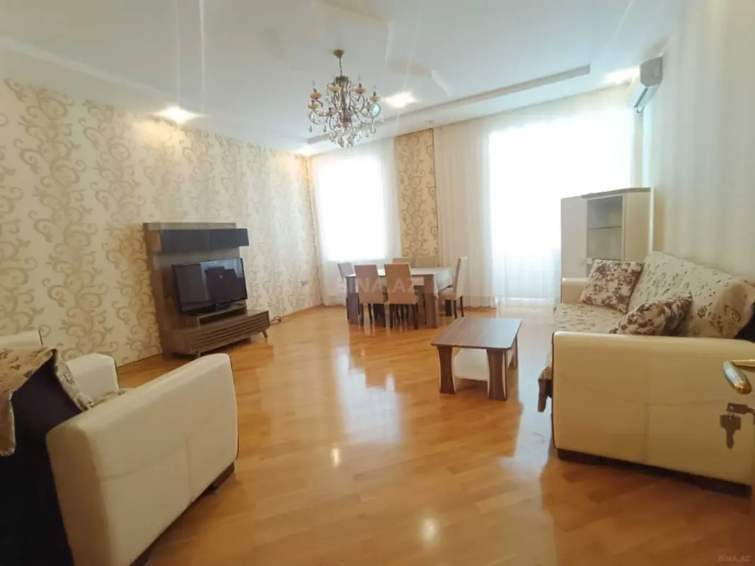 Kirayə verilir 3 otaqlı mənzil 135 m²