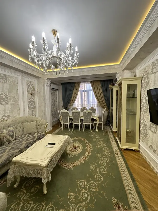 Satılır 4 otaqlı mənzil 143 m²