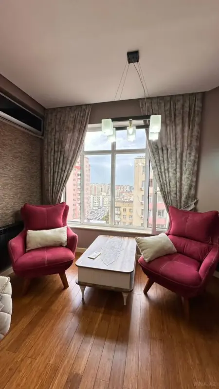Satılır 3 otaqlı mənzil 120 m²