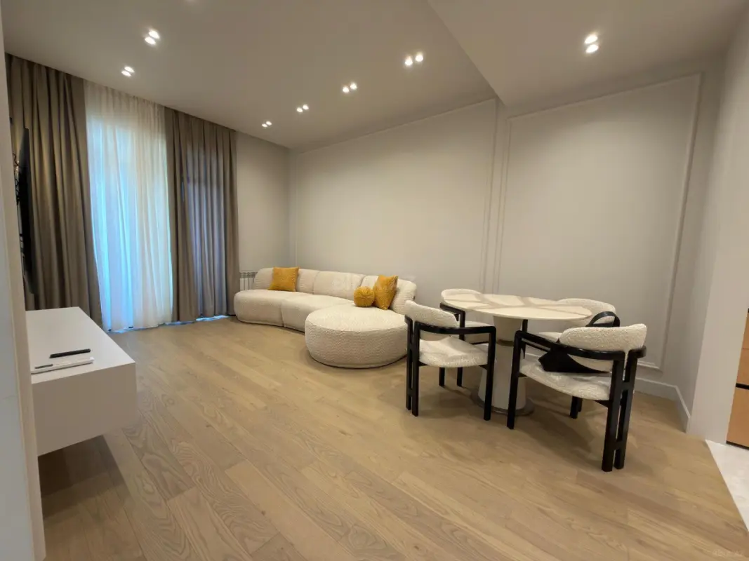 Kirayə verilir 2 otaqlı mənzil 65 m²