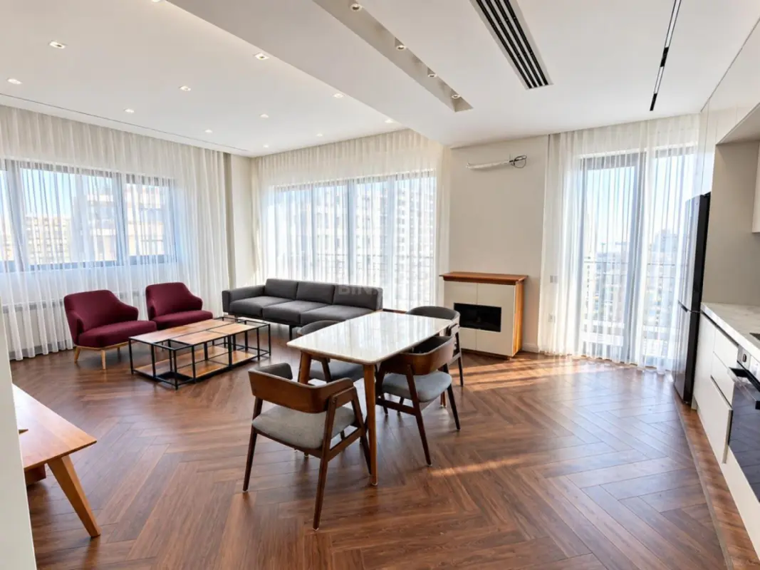 Kirayə verilir 4 otaqlı mənzil 170 m²