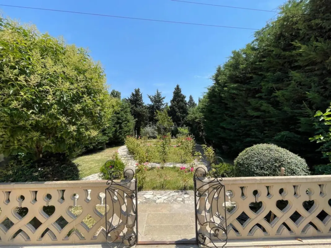 Satılır 9 otaqlı həyət evi 338.3 m²