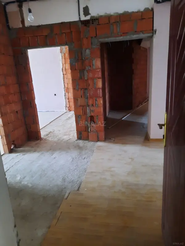 Satılır 6 otaqlı mənzil 245 m²