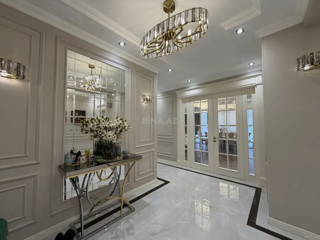 Satılır 4 otaqlı mənzil 210 m²