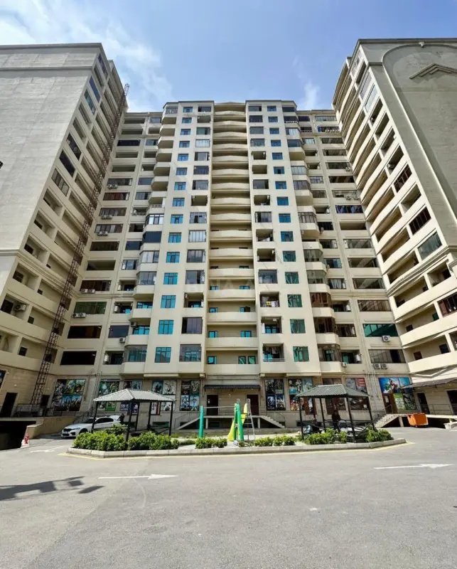 Satılır 3 otaqlı mənzil 122.5 m²