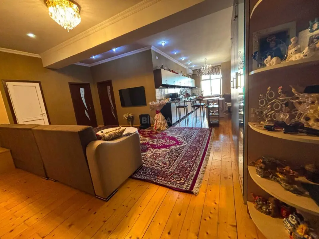 Satılır 3 otaqlı mənzil 115 m²
